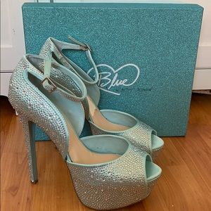 Betsy johnson 9m blue jeweled pump heels